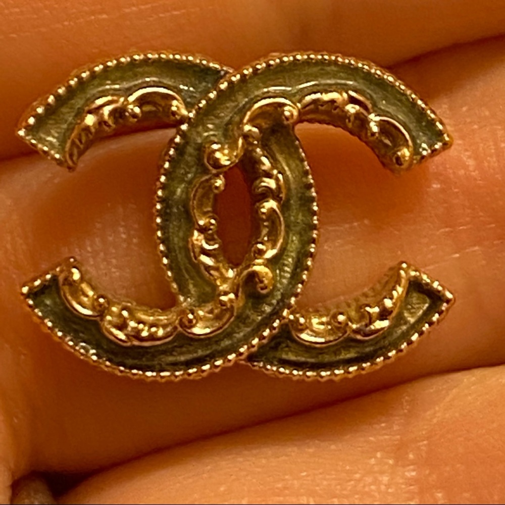 Chanel cc earrings- Sold!🌟🌟🌟 - Picture 3 of 12